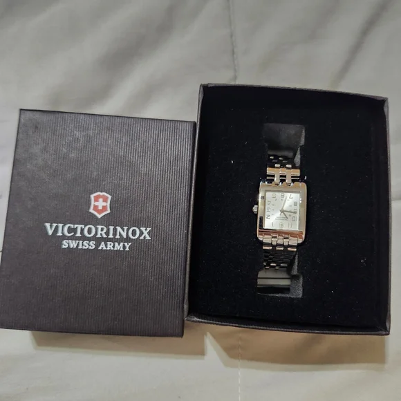 Victorinox Swiss Army Women's Stainless Steel Watch - Picture 12 of 12